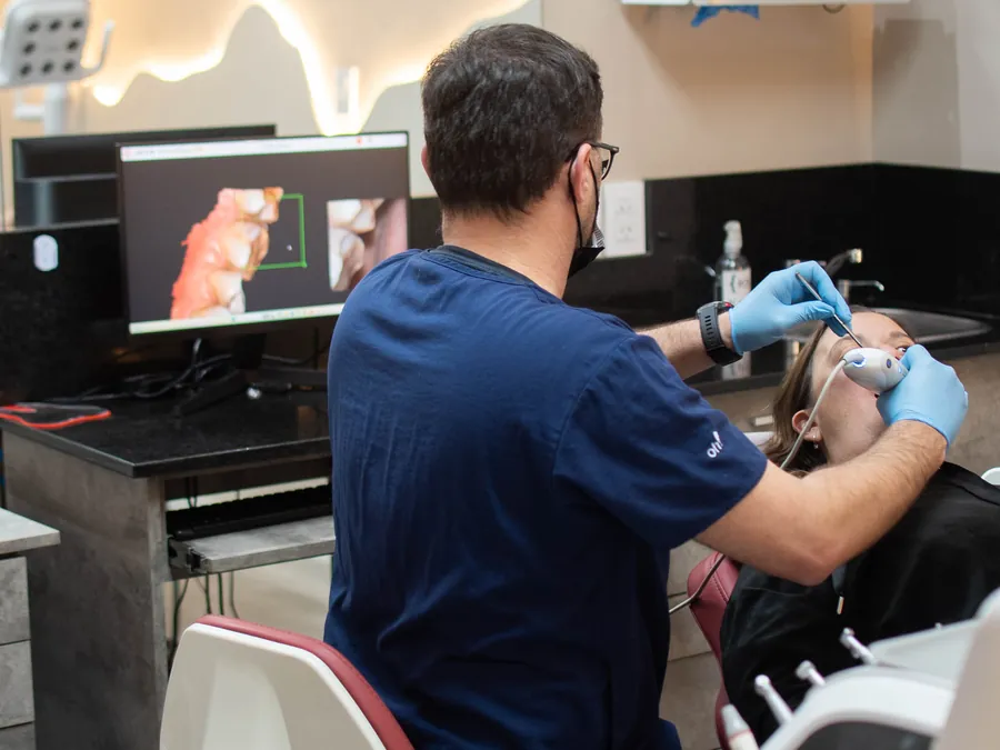 Escaneo intraoral digital en pantalla
